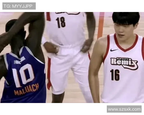 火箭队与开拓者队的精彩对决腾讯直播全程呈现篮球盛宴