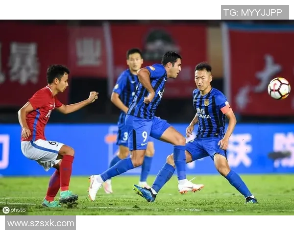 江苏苏宁迎战河南建业争夺中超联赛关键三分的激烈对决